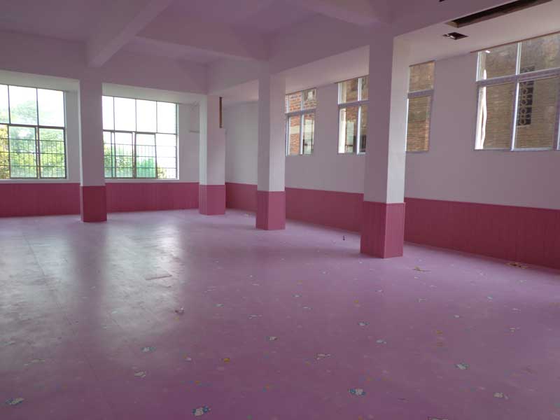 安裝和驗收都必須符合聚氯乙烯地板安裝和驗收規(guī)范的標(biāo)準(zhǔn)