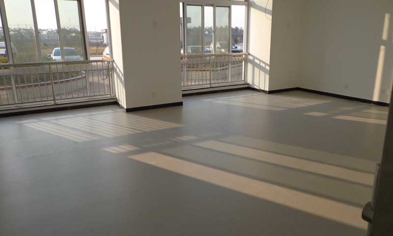 pvc地板與瓷磚、木地板、地毯相比有哪些優(yōu)勢呢？