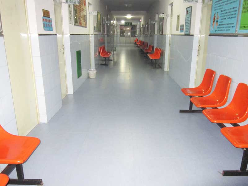 pvc運(yùn)動地板泡水后該怎么處理？